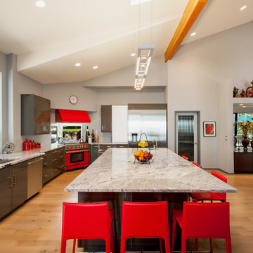 Bright Colors Breathe Style into Transitional (Custom Home)
