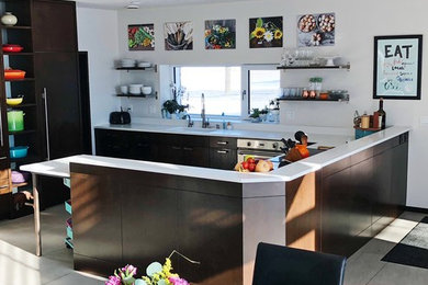 Kitchen - modern kitchen idea in Other