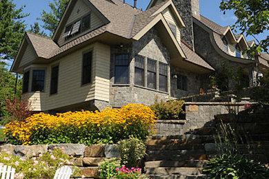 Exterior home idea in Burlington