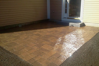 Example of a classic patio design in Boston