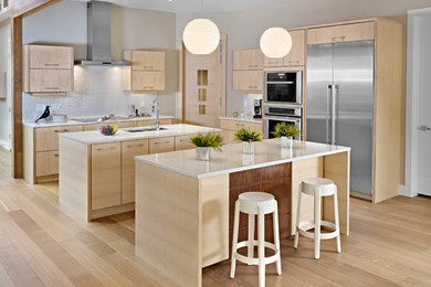 Kitchen - traditional kitchen idea in Calgary