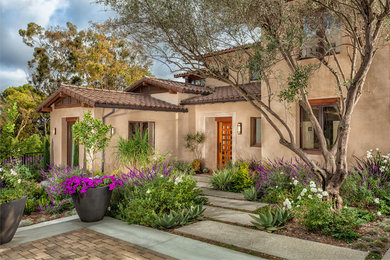 Mediterranean front yard garden in Orange County with with flowerbed.