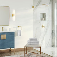 Trend-Inspired Colorful Bathroom