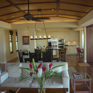 ハワイのトロピカルスタイルのLDKの画像