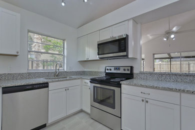 Kitchen - kitchen idea in Los Angeles