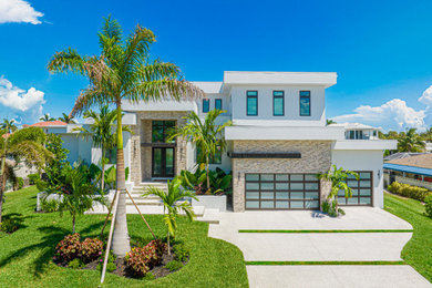 Trendy exterior home photo in Tampa