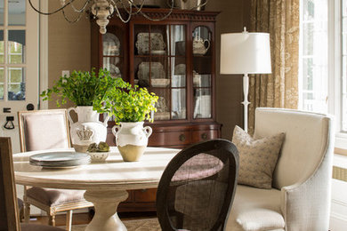 Example of a classic dining room design in New York