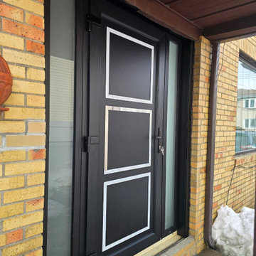 Manux 8661 Black with two frosted glass sidelites