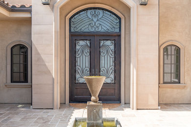 Inspiration for a mediterranean entryway in Los Angeles.