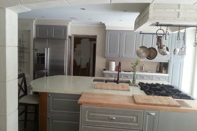 Mountain style kitchen photo in Toronto