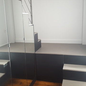 Escalier avec placards intégrés