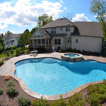 Classical Pool with Raised Spa and Traditional Diving Board
