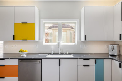 Inspiration for a large 1950s u-shaped brown floor kitchen remodel in Detroit with white backsplash, stainless steel appliances, an island and white countertops