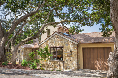 Inspiration for a mid-sized transitional home design remodel in San Francisco