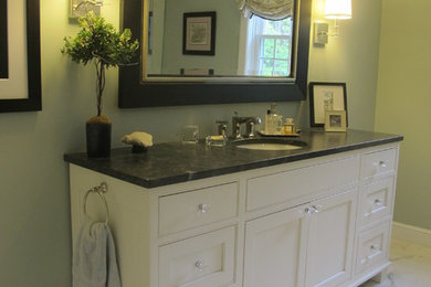 Example of a classic bathroom design in Boston