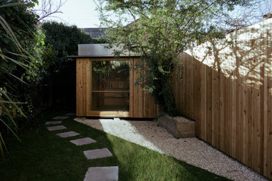 Small contemporary detached office/studio/workshop in London.
