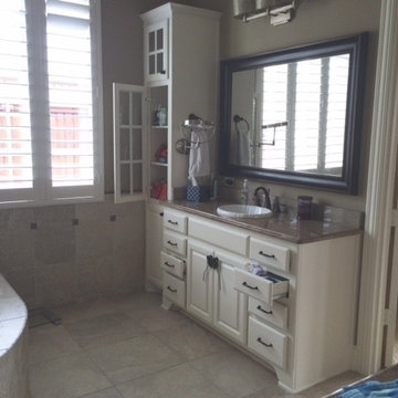 Prosper "Occuppied" BEFORE - Master Bath - Home Staging to Sell