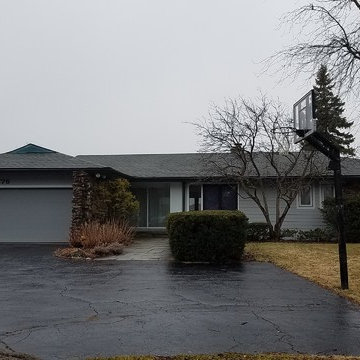 Deerfield, IL Ranch in Light Mist Siding