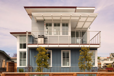Example of a minimalist exterior home design in San Francisco