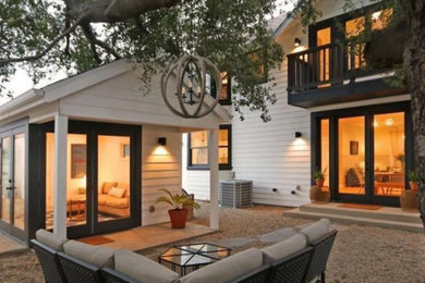 Inspiration for a cottage home design remodel in Los Angeles