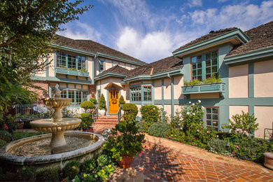 Inspiration for a traditional landscaping in San Francisco.