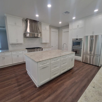 Windermere, FL Designers Choice Cabinetry Darby FP Chalk White & Ballard Blue