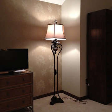 Herndon bedroom: The charm of wall paper