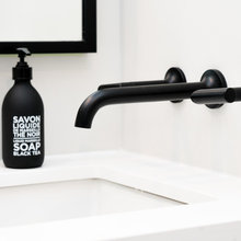 Bathrooms showers/ wall seat Torres