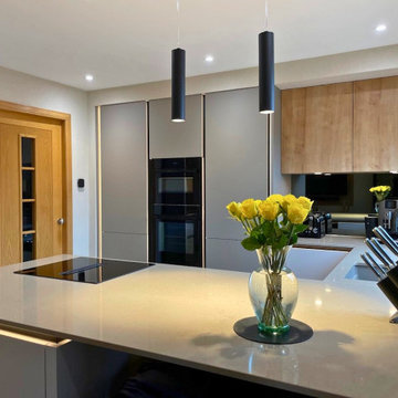 White Handleless Kitchen in Mintlaw