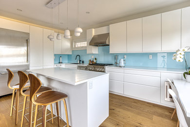 Example of a trendy kitchen design in Vancouver