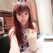 Rainie Yeen's photo