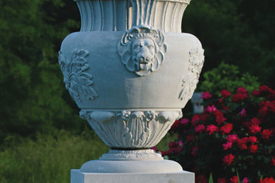 Inspiration for a traditional landscaping in Chicago.