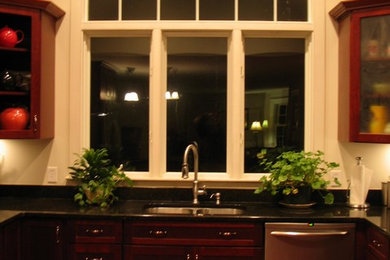 Example of a classic kitchen design in Boston