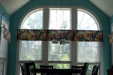Dining room - dining room idea in Richmond