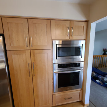 Contemporary Kitchen Remodel Done in a Natural Shaker Door