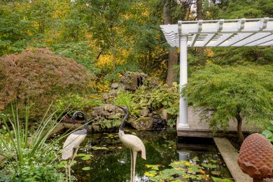Design ideas for a traditional landscaping in Toronto.