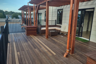 Mahogany Finished Decking with Black Metal Rail