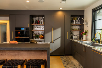 Example of a kitchen design in Los Angeles