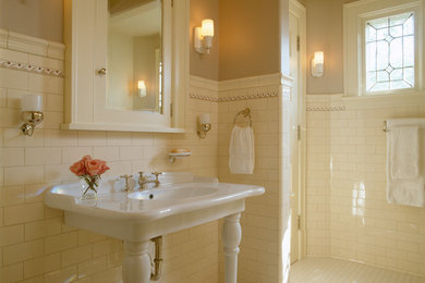 Example of a classic bathroom design in Minneapolis