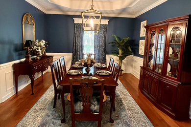 Inspiration for a mid-sized coastal kitchen/dining room combo remodel in Atlanta with blue walls