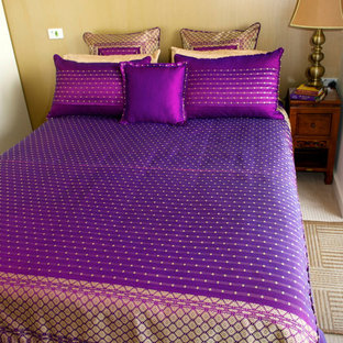 Ispirazione per una camera da letto etnica con pareti beige