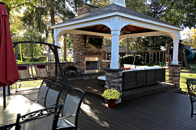 This is an example of a large traditional backyard deck in Philadelphia.