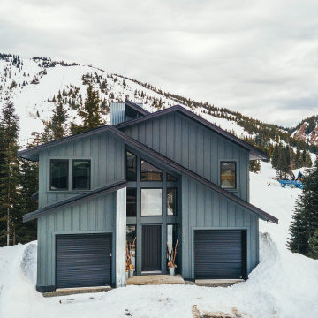 Dark & Stormy - Striking Hemlock Valley Ski Cabin - 2020 CHBAFV Finalist