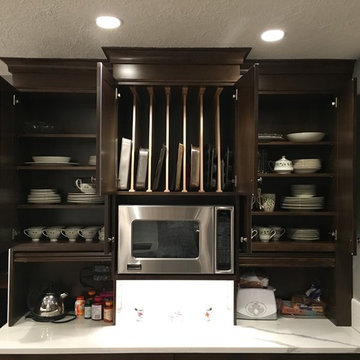 Versatile Storage Abounds in This Kitchen