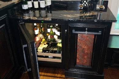 Home bar - home bar idea in Dallas