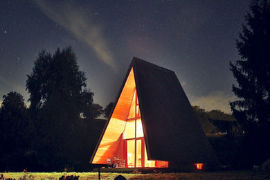 Cette image montre une façade de maison chalet.