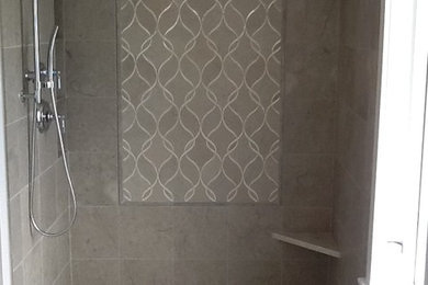 ポートランド(メイン)にあるコンテンポラリースタイルのおしゃれな浴室の写真
