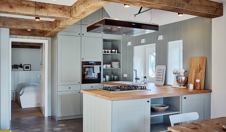Houzz Tour: Storybook Thatched Cottage on the North Sea