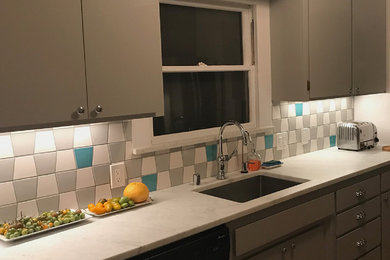 Kitchen - modern kitchen idea in Sacramento