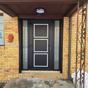 Manux 8661 Black with two frosted glass sidelites